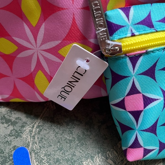 Clinique pouch bundle - Picture 4 of 4